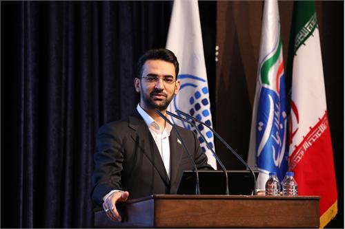 مردم نباید احساس کنند در فضای مجازی بی‌پناه هستند/ با تعطیل کردن فضای مجازی مشکلات کشور حل نمی‌شود
