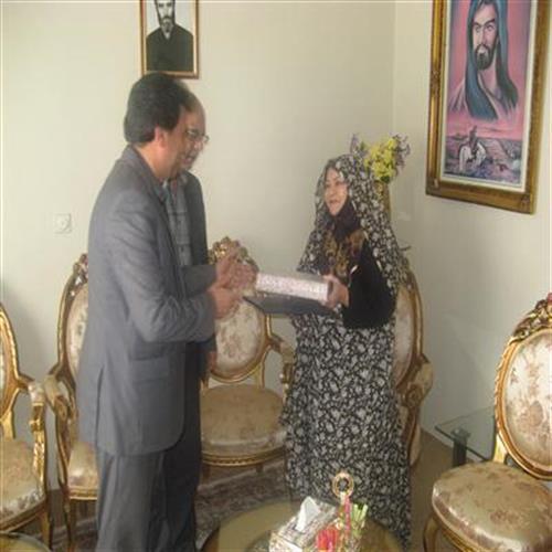 دیدار مدیر کل ارتباطات و فناوری اطلاعات آذربایجان غربی با خانواده شهدا