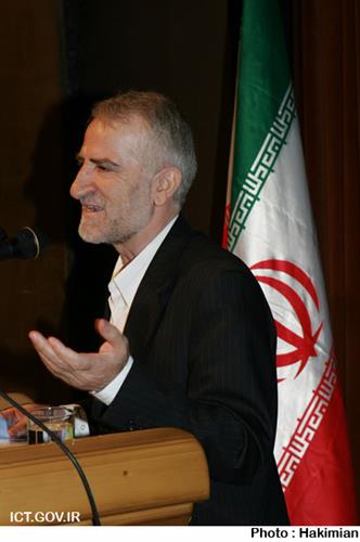دکتر سلیمانی در مراسم تجلیل از هنرمندان وزارت ICT:هنرمندان جلوه‌های خاصی از معرفت الهی را می‌بینند
