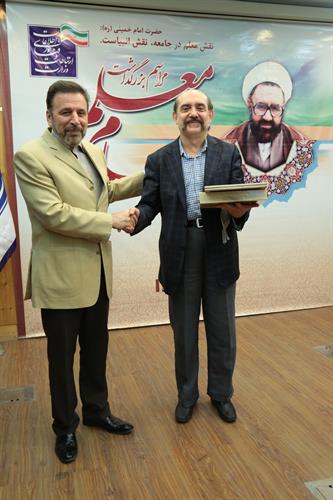 دکتر واعظی با اساتید  پژوهشگاه فضایی، دانشکده پست و مخابرات و پژوهشگاه ارتباطات وفناوری اطلاعات دیدارکرد