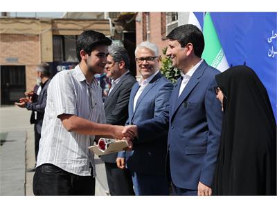 جشن آغاز سال تحصیلی ۱۴۰۴-۱۴۰۵ در دبیرستان علامه حلی با حضور وزیر  ارتباطات و فناوری اطلاعات