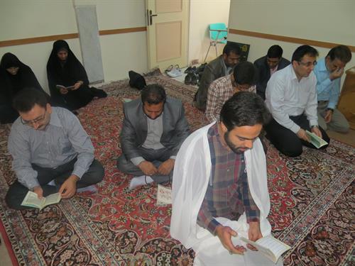 برگزاری زیارت عاشورا در اداره کل به مناسبت هفته ی دفاع مقدس
