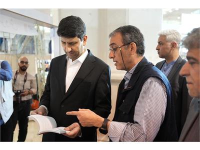 بازدید وزیر ارتباطات و فناوری اطلاعات از نمایشگاه کتاب