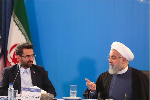 مقاومت در برابر فناوری ها و تحولات نوین، رویکردی قدیمی است/ نمی توانیم زندگی مردم را از تحولات فناوری و ارتباطی جدا کنیم/ فناوری های ارتباطی و فضای مجازی بهترین ابزار برای شفافیت و مقابله با رانت و فساد است