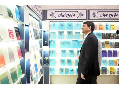 بازدید وزیر ارتباطات و فناوری اطلاعات از نمایشگاه کتاب
