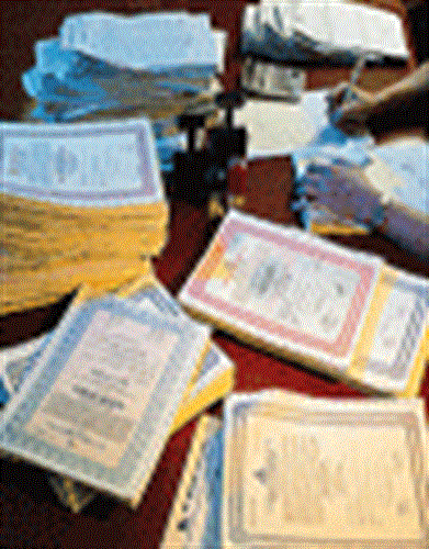 با واگذاری شرکت ها ی مخا براتی به بخش خصوصی‎ ‎کارکنان این شرکتها سهام 300 میلیون ریالی دریافت می کنند
