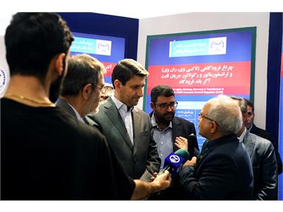 بازدید وزیر ارتباطات از نمایشگاه دستاوردهای جهاد دانشگاهی
