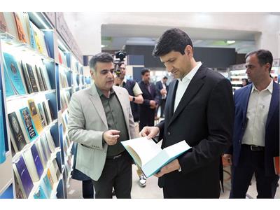 بازدید وزیر ارتباطات و فناوری اطلاعات از نمایشگاه کتاب