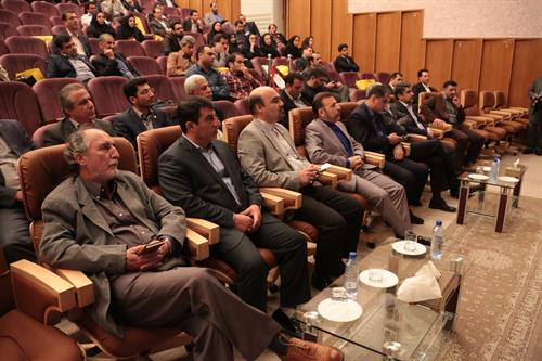 روابط عمومی اداره کل ارتباطات و فناوری اطلاعات استان یزد  در همایش سراسری "روابط عمومی های وزارت ارتباطات و مجموعه های وابسته" شرکت کرد.