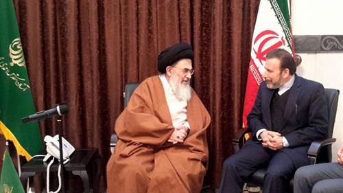دکتر واعظی همزمان با زیارت مرقد مطهر احمد بن موسی (ع) به دیدار حضرت آیت اله دستغیب رفت
