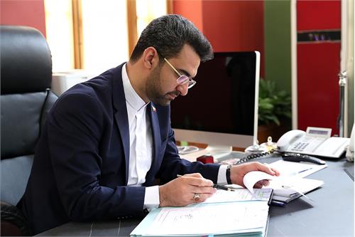 ابلاغ انتظارات وزیر ارتباطات از مدیر عامل جدید پست بانک ایران