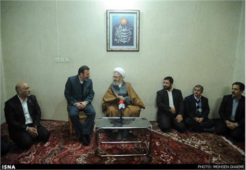 دیدار جناب آقای دکتر واعظی وزیر محترم ارتباطات با آیت الله سبحانی در شهر مقدس قم