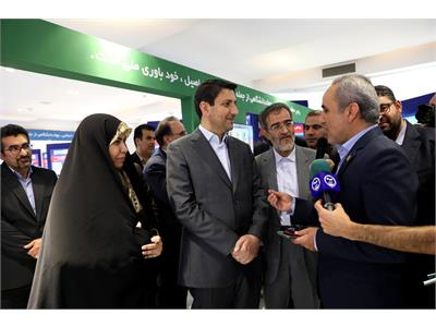 بازدید وزیر ارتباطات از نمایشگاه دستاوردهای جهاد دانشگاهی