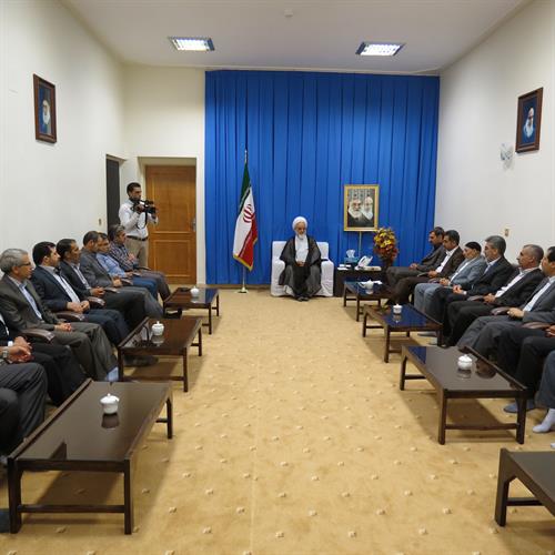 دیدار مدیر کل ارتباطات و فناوری اطلاعات استان ,مدیران و کارکنان شرکت های تابع وزارتخانه با نماینده محترم ولی فقیه و امام جمعه ایلام