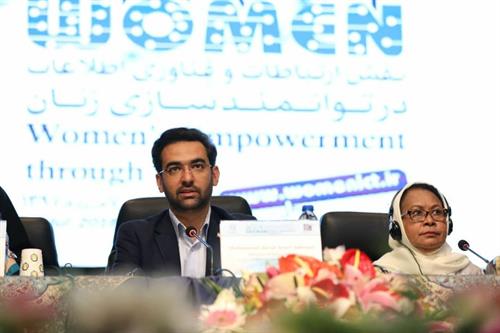 نزدیک به نیمی از زنان کشور به اینترنت دسترسی دارند / تقریبا یک چهارم توسعه دهندگان کسب و کارهای موبایل محور بانوان هستند