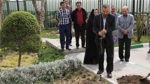 مراسم روز درختکاری در پژوهشگاه فضایی ایران برگزار شد