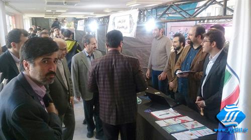 بازدید رئیس سازمان مدیریت و برنامه ریزی استان گیلان از غرفه اداره کل ارتباطات و فناوری اطلاعات استان گیلان