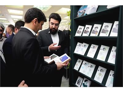 بازدید وزیر ارتباطات و فناوری اطلاعات از نمایشگاه کتاب