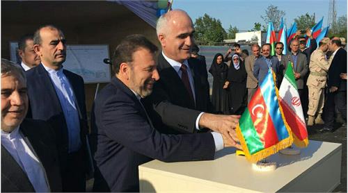 دیدار دکتر واعظی با وزیر اقتصاد آذربایجان/ پروژه احداث پل ریلی بین دو کشور آغاز شد