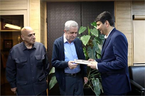 وزیر ارتباطات از جانبازان دفاع مقدس تقدیر کرد