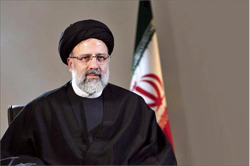 دریافت نظرات مردم و نخبگان از طریق فضای مجازی/ آسیب های فضای مجازی نباید ما را دچار خطای محاسباتی کند