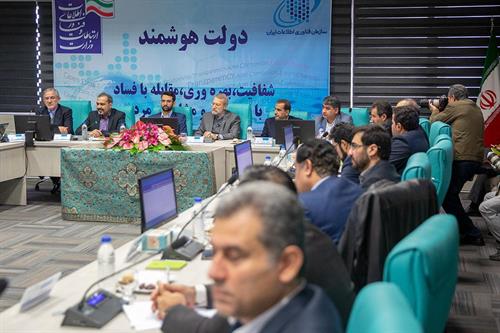 صرفه جویی هزاران میلیاردی با تبدیل کارت بانکی به کارت سوخت / اتصال تنها 10 درصد دستگاه های حاکمیتی به دولت الکترونیکی/ ادامه مدیریت سنتی برای اداره کشور ممکن نیست / حرف بس است؛ در عمل دولت الکترونیکی را پیاده کنیم