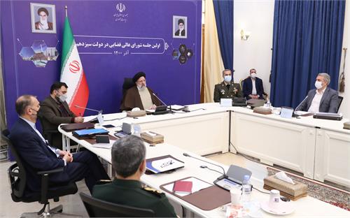 تاکید رییس جمهور بر حمایت کامل از توسعه صنعت فضایی/ کاربردی کردن خدمات صنعت فضایی و استفاده از سرریز فناوری‌های فضایی در سایر صنایع در اولویت قرار گیرد