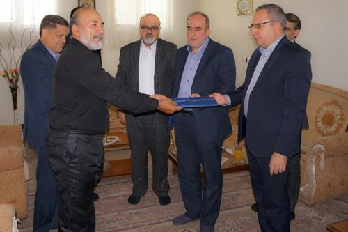 تجلیل از خانواده شهید محمد کیانی بروجنی