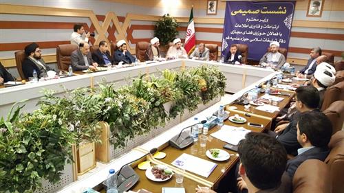 همزمان با سفر وزیر ارتباطات به قم: افتتاح مرکز داده خدمات ابری نور / تقدیر طلاب فعال در تولید محتوای بومی از اقدامات و حمایتهای وزارت ارتباطات