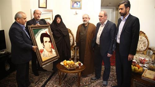 دیدار مدیران وزارت ارتباطات با خانواده شهید گرمرودی