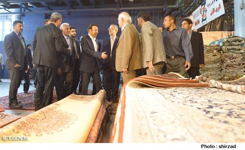 دکتر محمود واعظی: فرش، هنر و فرهنگ ایرانی را به نمایش می گذارد