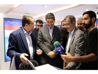 بازدید وزیر ارتباطات از نمایشگاه دستاوردهای جهاد دانشگاهی