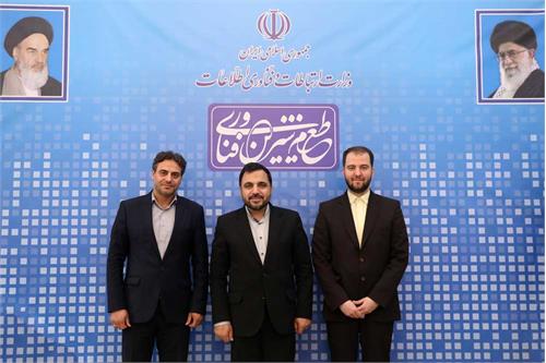 تاکید رییس جمهوری بر دریافت نقطه نظرات بخش خصوصی در تصمیم گیری ها / توسعه کمی و کیفی شبکه ارتباطی کشور در سال جاری / میزان ترانزیت اینترنت از خاک کشورمان از ابتدای دولت تاکنون دو نیم برابر شده است