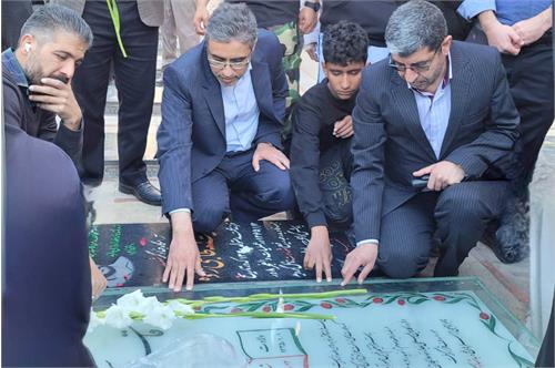 ادای احترام مدیران وزارت ارتباطات و دستگاه های تابعه به مقام شامخ شهدای کرمان