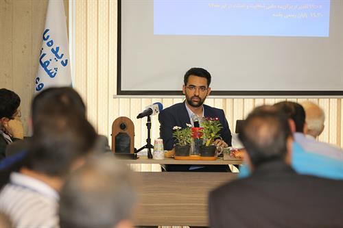 راه حل ریشه کن کردن فساد، اصلاح فرآیندها و اجرای دولت الکترونیک است