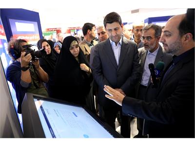 بازدید وزیر ارتباطات از نمایشگاه دستاوردهای جهاد دانشگاهی