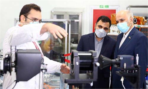 از سرریز دانش فضایی در دیگر بخش‌های کشور استفاده می‌کنیم/ پژوهشگاه فضایی باید قطب توسعه و تثبیت فناوری فضایی باشد/ خدمات فضایی را وارد زندگی مردم کنیم