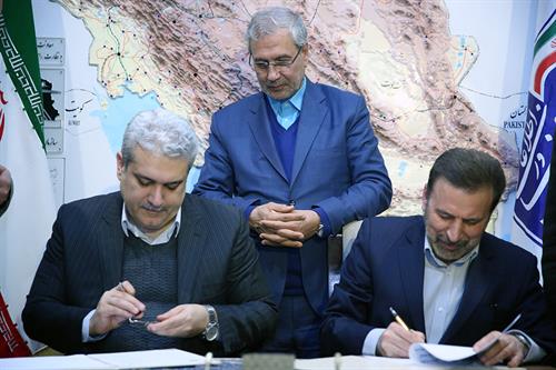 امضای تفاهمنامه میان وزارت ارتباطات و معاونت فناوری ریاست جمهوری / موضوع: حمایت از تولیدات شرکت های دانش بنیان در حوزه ICT