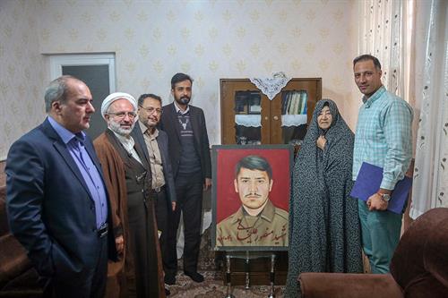 تجلیل از مادر شهید منصور علیخانی