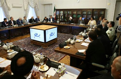 جامعه باید از فرصت های فضای مجازی بهره مند شود/ اقدامات انجام شده در زمینه فعال شدن شبکه ملی اطلاعات به شورا گزارش شود