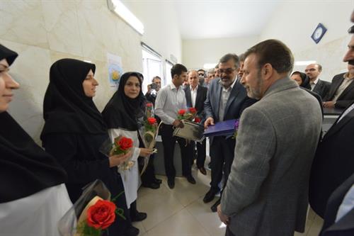 وزیر ارتباطات و فناوری اطلاعات ازپرستاران درمانگاه شهدای زیرساخت تقدیر کرد