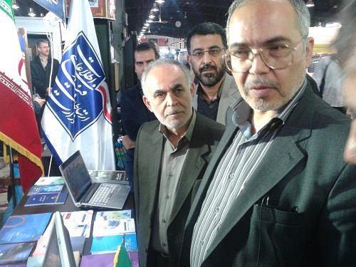 بازدید مهندس سلجوقی عضو هیات عامل سازمان فناوری اطلاعات ایران از غرفه اداره کل ارتباطات و فناوری اطلاعات گیلان