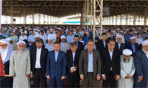 اقامه نماز عید فطر دکتر واعظی در روستای دهنه استان گلستان