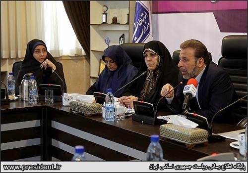 وزیر ارتباطات: دولت از فراهم شدن زمینه رشد بانوان استقبال می کند.