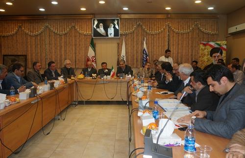 دکتر واعظی در جلسه اتاق بازرگانی استان آذربایجان شرقی: تبدیل شدن تبریز به هاب پستی از اولویتهای وزارت ارتباطات و شرکت پست است