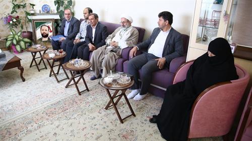 دیدار جمعی از مدیران وزارت ارتباطات با خانواده شهید نصرالهی