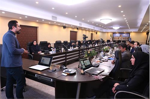 کارگاه آموزشی آشنایی با نرم افزار ارائه مطلب و سخنرانی «پرزی» در وزارت ارتباطات برگزار شد