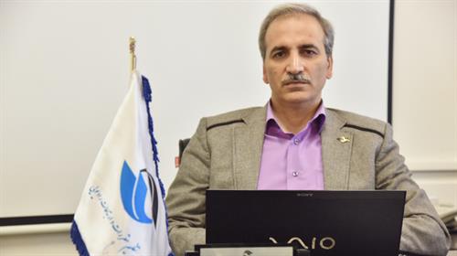 فرد تأکید کرد: نصب آنتن های موبایل با رعایت حدود تششعات