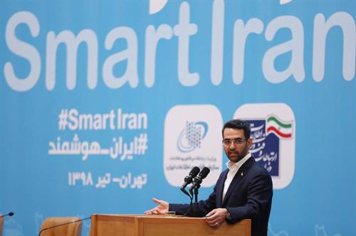 دولت باید دست از تصدی گری بردارد / برای حل مشکل استارتاپ ها طرح نوآفرین را با دشواری به تصویب رساندیم / همه محدودیت های موجود فرصتی برای آینده روشن است/ دره عمیق دیجیتال بین فهم جوانان و مدیران سنتی  وجود دارد