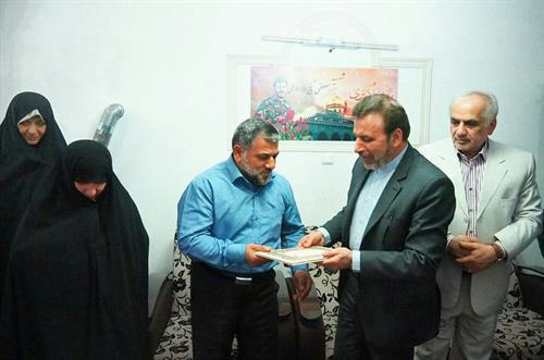 دیدار وزیر ارتباطات و فناوری اطلاعات با خانواده شهید مدافع حرم در مازندران